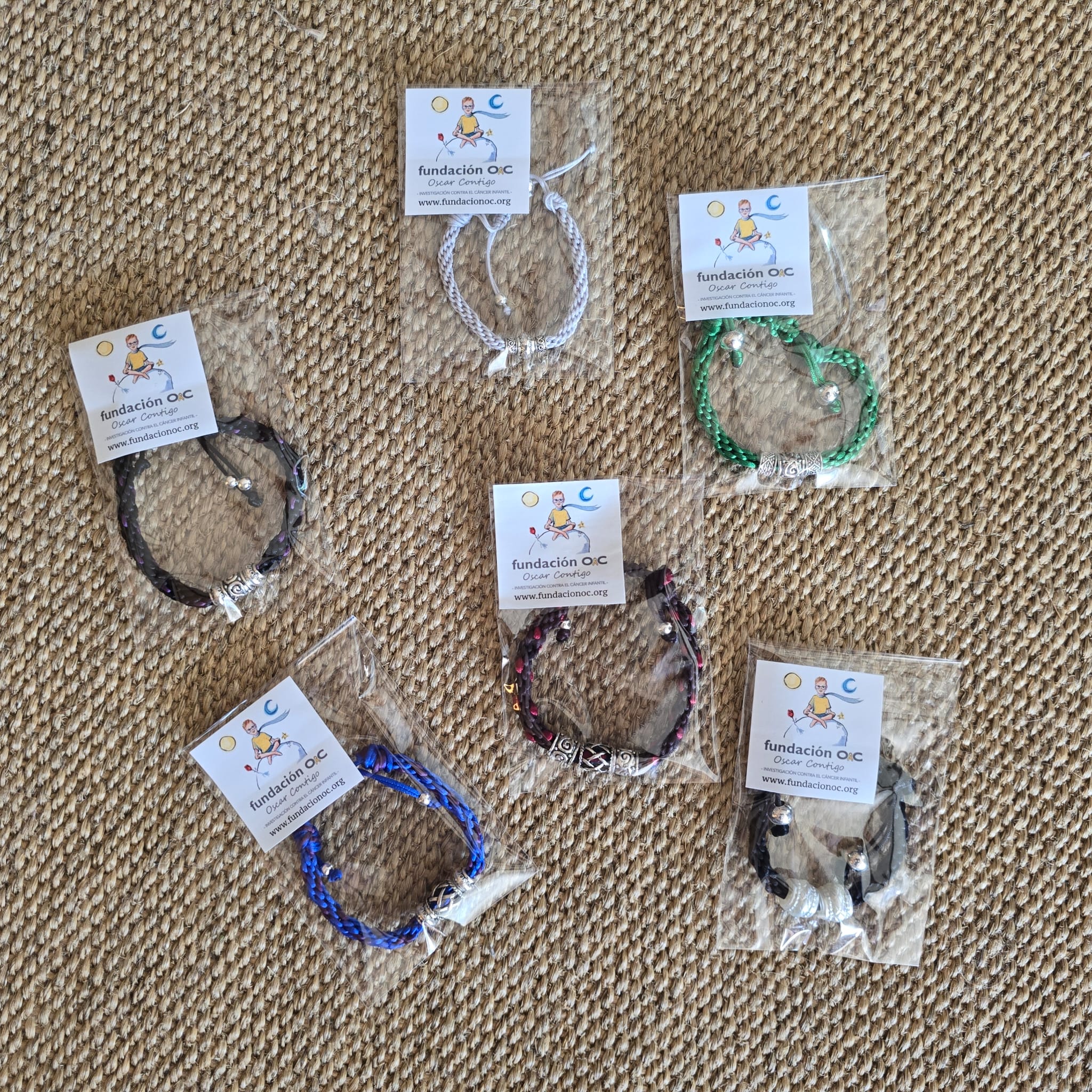 Pulseras solidarias contra el cáncer infantil